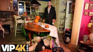 Halloween skrýva gay hru s dospelým dievčaťom
