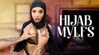 Hijab Stepmum nie je príliš divoký, takže ukazuje Stepson Zakázané časti jej tela Feels Crazy Taboo