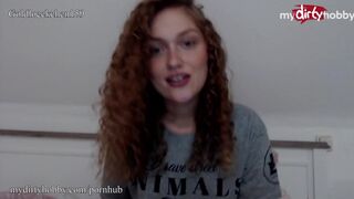 Globe teen naťahuje svoju tesnú kundičku s hrubým umelým vtákom