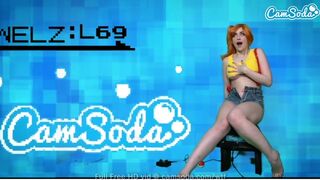 Jewelz Modráčik divoko masturbuje v Misty Cosplay