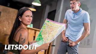 Claudia Bavel je šťastná cesta do sexuálneho raja horúceho hostela
