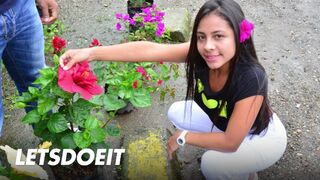 Čierno-vlasý latinský milf je vzatý na ulici lov pre hlboké jebanie