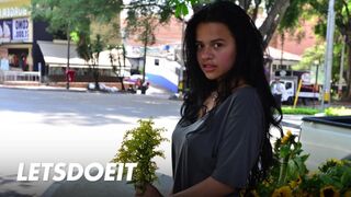 Roztomilý hnedý milf selena tlačidlo hlboko v prdeli v latinskej kundičky