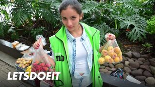 Latinský milf Mary tlačidlo sprejuje na tvár po horúcej jebačky