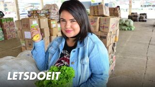 Tučná latinská slečinka je hlboko v prdeli xiomara