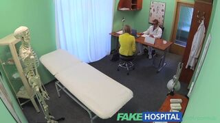 Lustrofóbna blond ruská pacientka miluje krásnu zdravotnú sestru