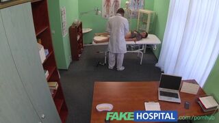 Študentka dostane plnú skúšku na klinike pred prácou