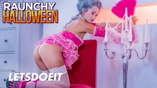 Shrima Malati je maskovaný zrelý milenec oslavujúci Halloween s tvrdým sexom