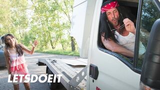 Shrima Malati dostane horúcu pochúťku pre svoju kundičku po tvrdom bzučaní