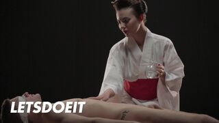 Vanessa Decker dáva Maxovi Zapáľte horúcu masáž a potom na ňom tvrdo jazdí