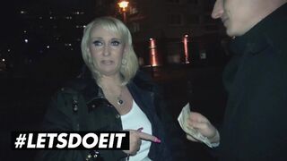 Kitty Wilder je mäsitý milf sex v sex autobuse