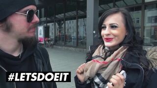 Hümerya Ophelia Nemecký Bru Dievča dostane svoj veľký zadok prekvapením