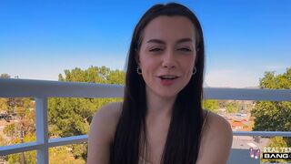 Tenká Selena Láska skáče na hrubého vtáka