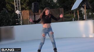 Jessie Wylde sleduje umenie verejnej fajky