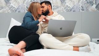 Perfektné teenager zvádza panna dieťa na prvom rande - má myseľ