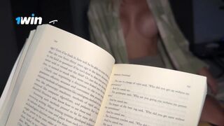 Moja sestra Mostoha ma zviedla pri čítaní - lahodné zblízka trenie od veľkého teenagera
