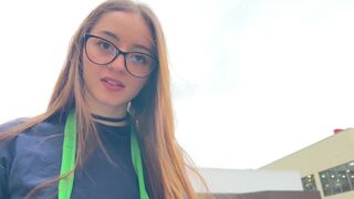Dcéra kaviarne mi cmúľa gule v aute