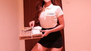 Pinay pizza dievča je v prdeli kupujúci