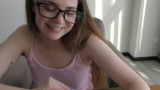 Naughty teen knihomoľ sa učí anatómiu na skutočnom veľkom vtákovi! 18 rokov
