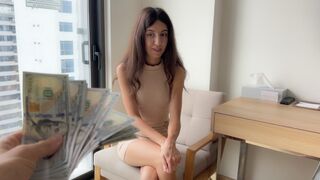 Hotelový izbový servis - hosteska súhlasila so sexom s hosťom za peniaze