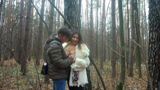 Hot milfs curl v jesennom lese a vystreliť ústa off