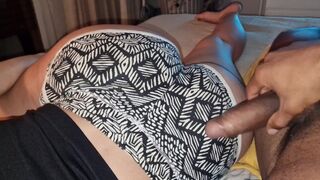 Syn Mostohu ma bije nohavicami a strieka ma do tváre