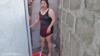 Filipina dievča v kúpeľni, tvrdo v prdeli