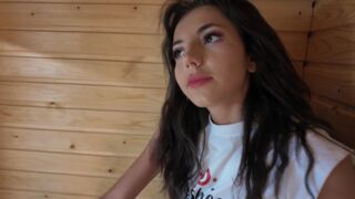 V Saune, sama s mojou tureckou nevlastnou sestrou, sa stala divokou jebačkou