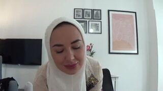 Horúci egyptský milf podvádza svojho manžela so svojou kolegyňou počas divokého jebania