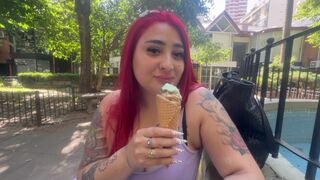 Červené argentínske dievča miluje zmrzlinu, a nakoniec mi vyfajčí vtáka