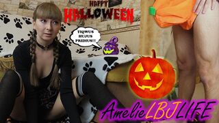 Malá čarodejnica privolá veľkého vtáka a dostane ťažké dostať sa do jej kundičky - Halloween 2020