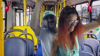 V autobuse šukajú s cudzou školáčkou!