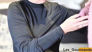 Hot milf in black is sauting deck and they come to his face