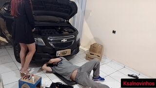 Auto lady chce svojho mechanika!
