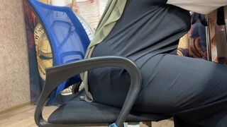 Arabská žena mojej priateľky sa nadchla v práci a pretiahla sa do nohavíc