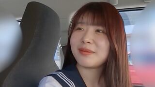 Kasumi-chan, horúci reportér v aute nasáva a bije vtáka
