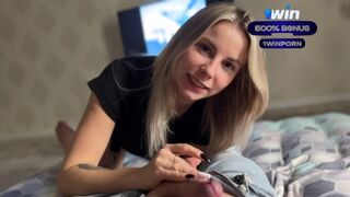 Amatérska blondínka s veľkým vtákom