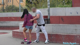 Verejná agentka - Apolonia Lapiedra a jej priateľ