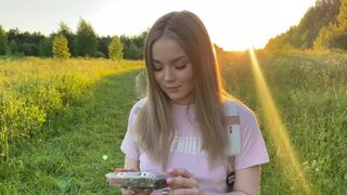 Čerstvá žena podvádzala svojho manžela s lesom v každej diere