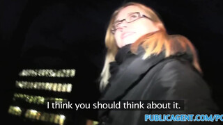 PublicAgent - blonďavá vysokoškoláčka tiež nechá ísť