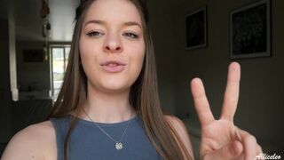 Vyhrajte zadarmo súkromné živé show! Rýchle jebanie proti umývadlu medzi mäkkým slnečným svetlom