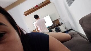 Chcem pretiahnuť tohto mechanika, ukázať mu môj veľký zadok, uvidíme, či to funguje!