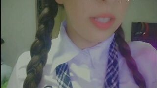 Hot školáčka plachý pokus o prvý masturbácia cez webcam