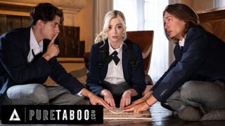 Teenage Blonde Double Intrusion a teší sa z najdivnejšieho videa čistej Taboo
