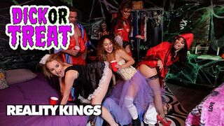 Reality Kings hot Halloween orgie hrá Eve Ellewood a Gina Valentina