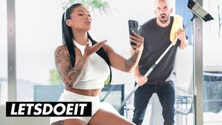 Hot Latina MILF Mariana Martix Hard fucked od asistenta na LetsDoelt Channel