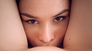 Horúce lesbické momenty na Wow Girls Channel - lízanie dve horúce dievčatá pička