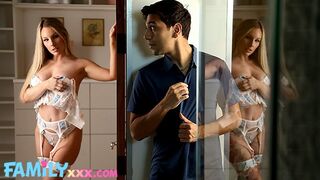 Hot MILF nevlastná mama uchopí mladého chlapa v najnovšom videu FamilyXXX