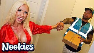 Mandy Monroe špeciálna dodávka klobásy a hot fuck na Nookies Channel