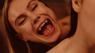 Blond upír Nancy Ace's Urals Matty Mila na upírskom kanáli - Pasívna lesbická scéna s červenou bite